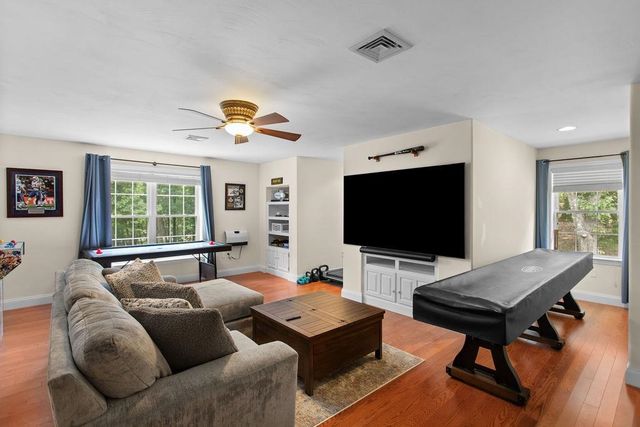 1237 Center Road, Lyndeborough, NH 03082