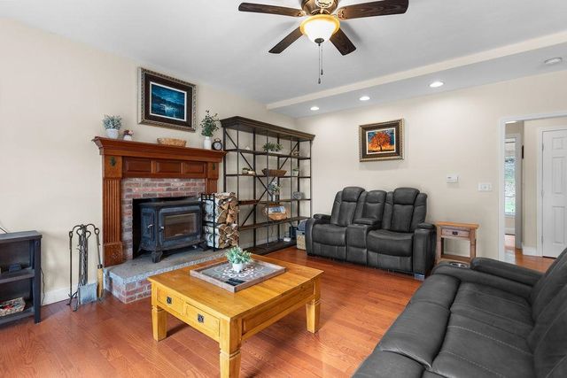 1237 Center Road, Lyndeborough, NH 03082