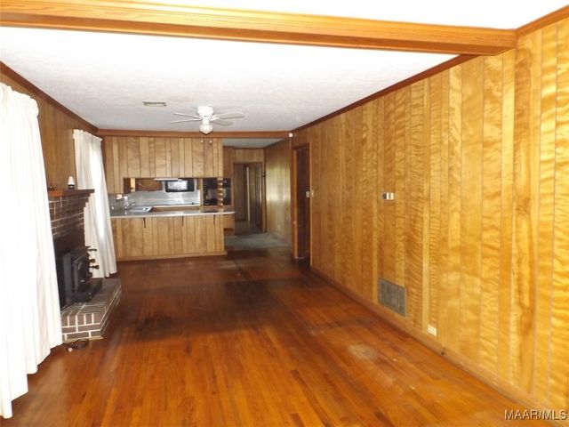 1373 County Road 39 Road, Deatsville, AL 36022