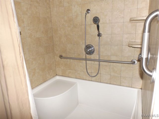 1373 County Road 39 Road, Deatsville, AL 36022