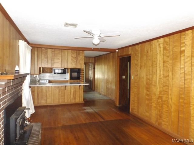 1373 County Road 39 Road, Deatsville, AL 36022