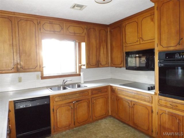 1373 County Road 39 Road, Deatsville, AL 36022