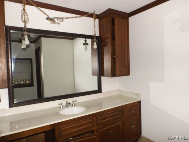 1373 County Road 39 Road, Deatsville, AL 36022