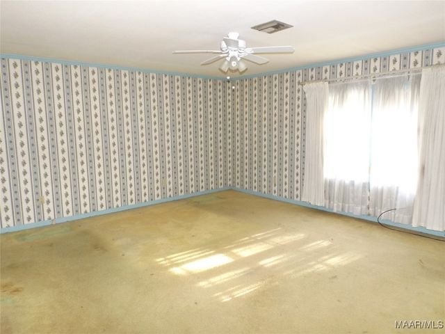 1373 County Road 39 Road, Deatsville, AL 36022