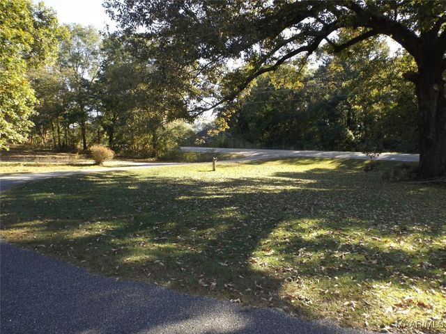 1373 County Road 39 Road, Deatsville, AL 36022