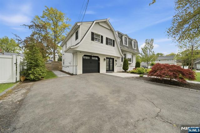 13 Dogwood Court, Paramus, NJ 07652