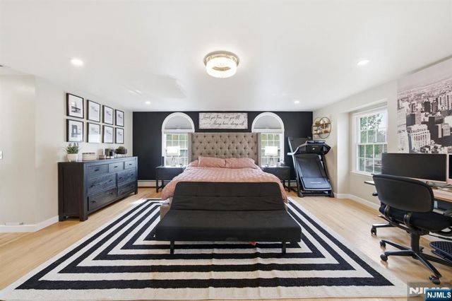 13 Dogwood Court, Paramus, NJ 07652