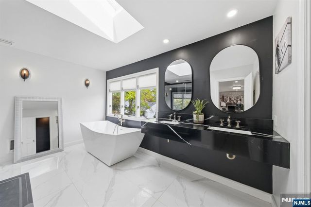 13 Dogwood Court, Paramus, NJ 07652