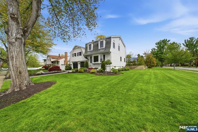 13 Dogwood Court, Paramus, NJ 07652