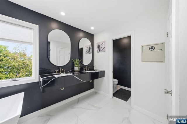 13 Dogwood Court, Paramus, NJ 07652