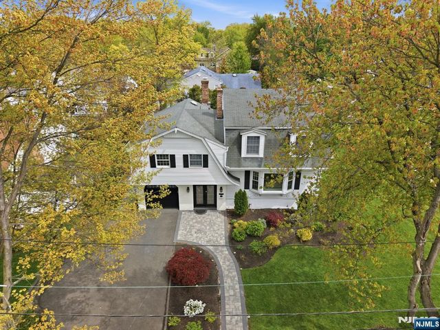 13 Dogwood Court, Paramus, NJ 07652