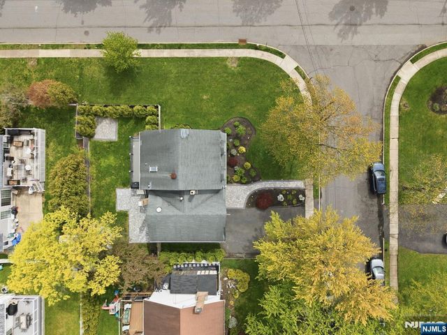 13 Dogwood Court, Paramus, NJ 07652