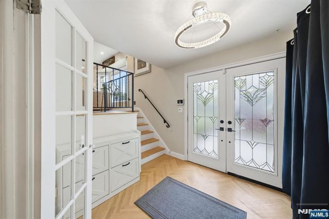 13 Dogwood Court, Paramus, NJ 07652