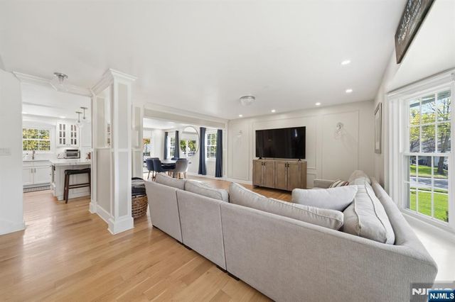 13 Dogwood Court, Paramus, NJ 07652