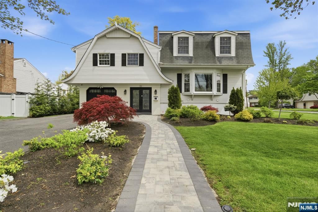 13 Dogwood Court, Paramus, NJ 07652