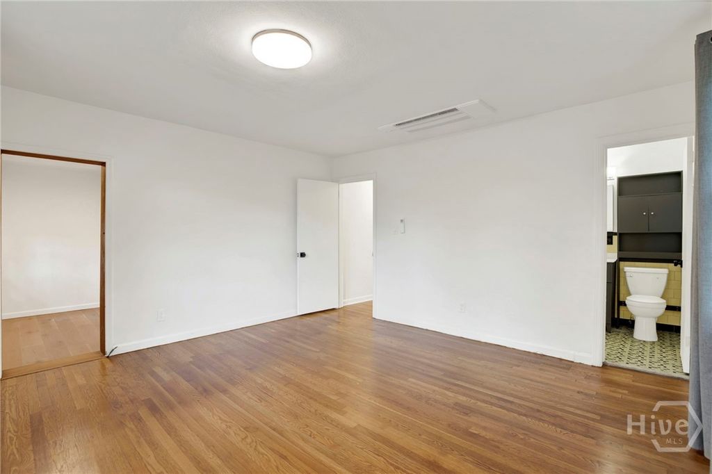 Image 14 of property listing at 213 Kensington Drive, Savannah, GA 31405