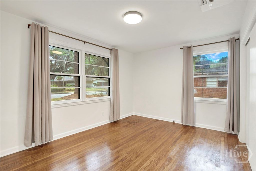 Image 17 of property listing at 213 Kensington Drive, Savannah, GA 31405
