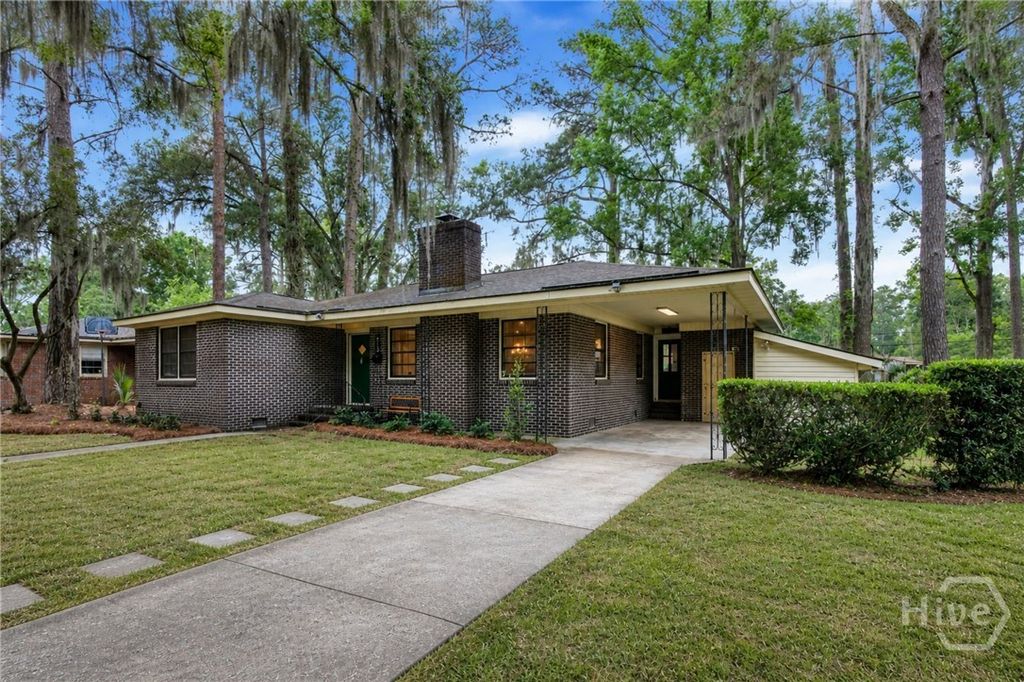 Image 3 of property listing at 213 Kensington Drive, Savannah, GA 31405