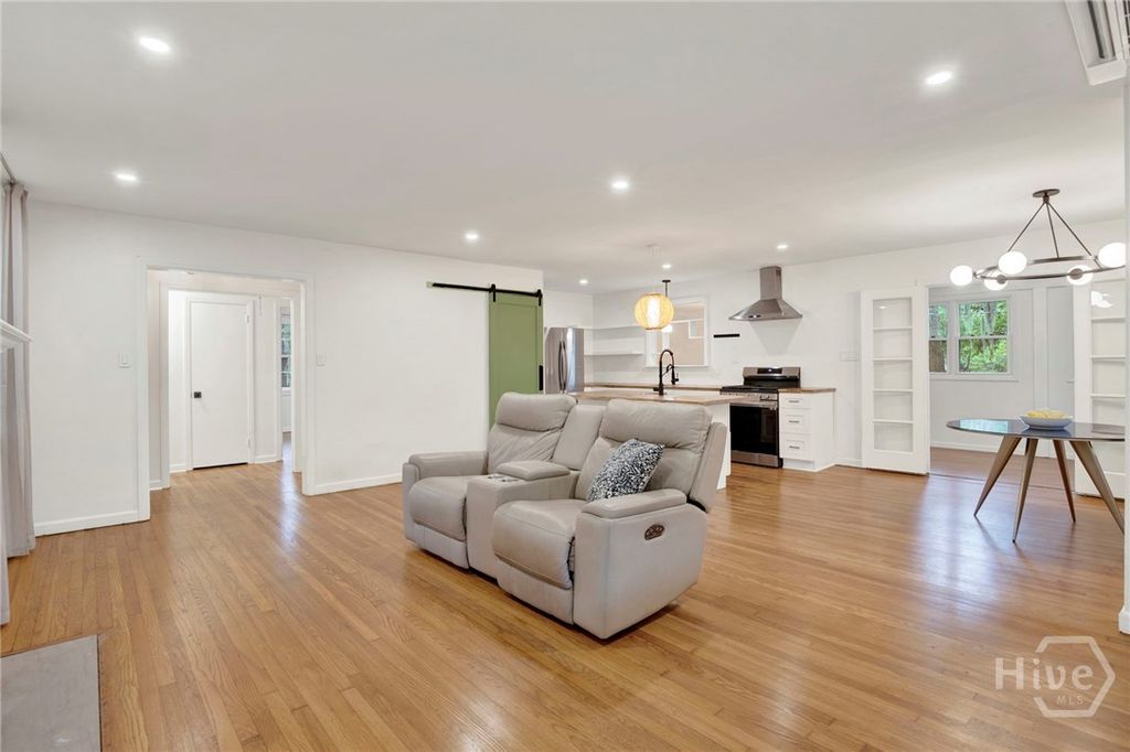 Image 7 of property listing at 213 Kensington Drive, Savannah, GA 31405