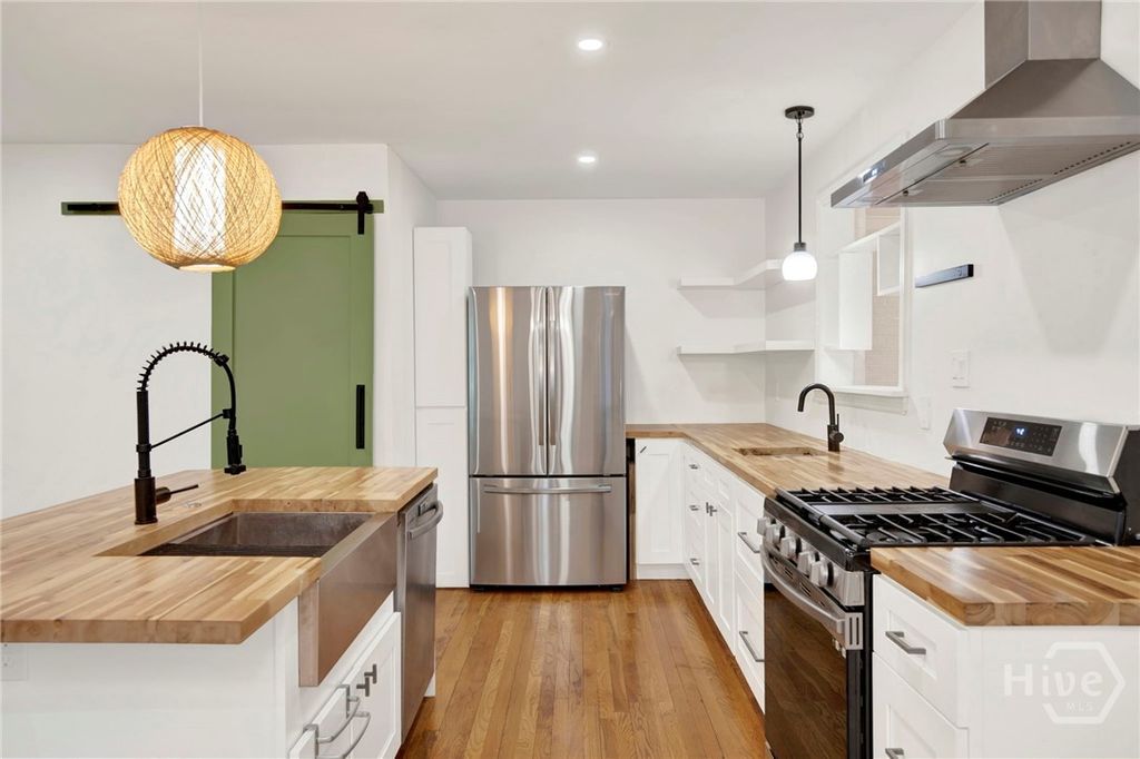 Image 9 of property listing at 213 Kensington Drive, Savannah, GA 31405