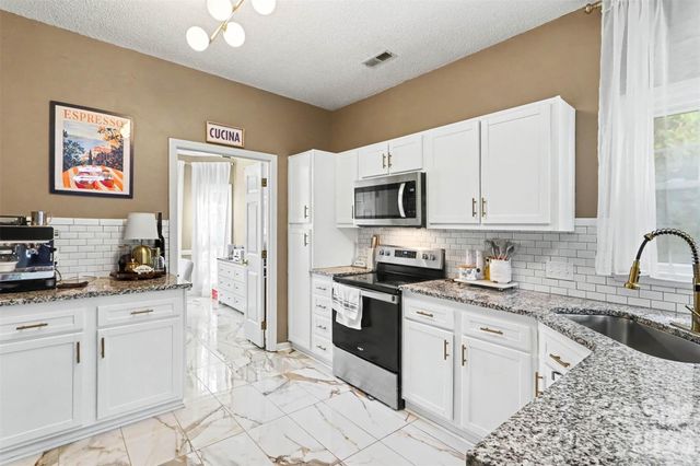 3907 Yorkford Drive, Charlotte, NC 28269