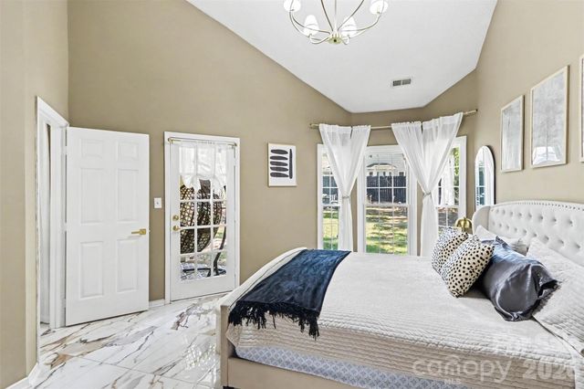 3907 Yorkford Drive, Charlotte, NC 28269