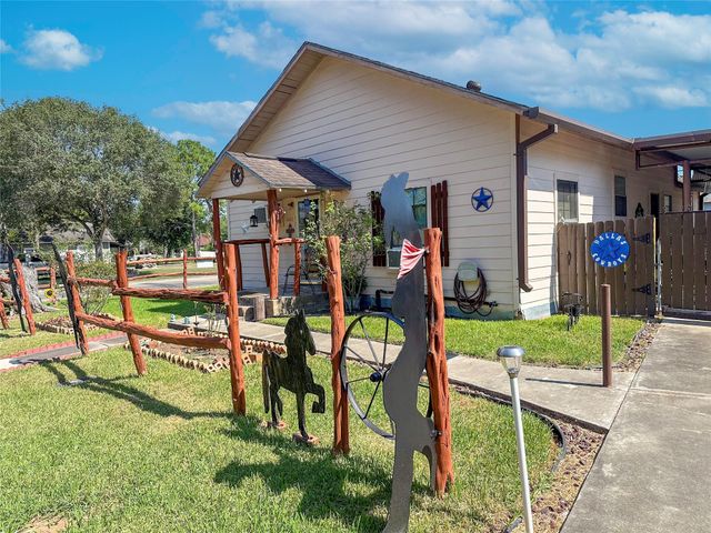 601 Oscar Street, El Campo, TX 77437
