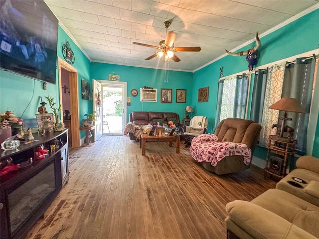 601 Oscar Street, El Campo, TX 77437