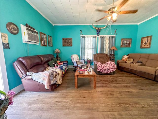 601 Oscar Street, El Campo, TX 77437