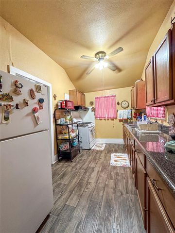 601 Oscar Street, El Campo, TX 77437