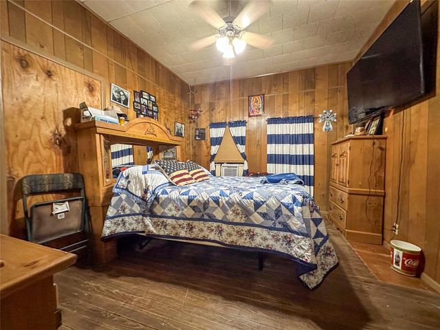 601 Oscar Street, El Campo, TX 77437