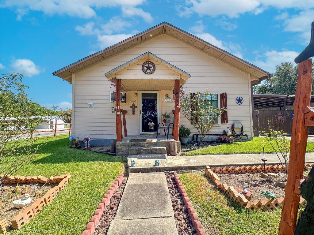 601 Oscar Street, El Campo, TX 77437