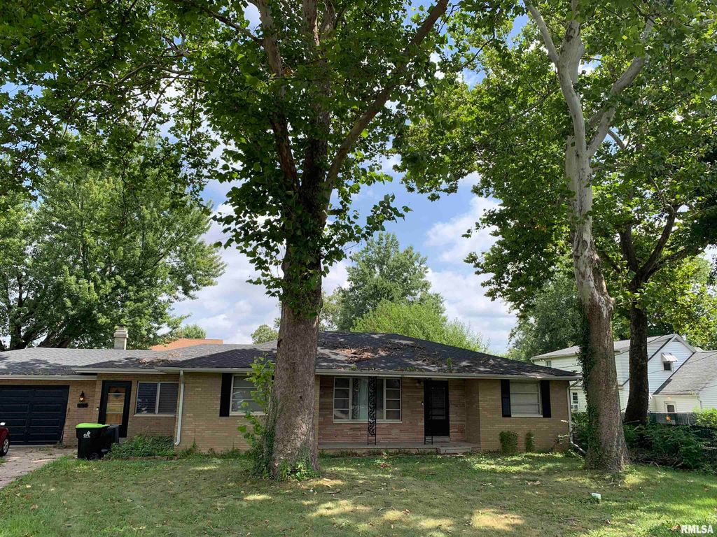 624 S BARNEWOLT Drive, Peoria, IL 61604