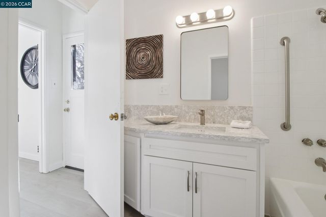 211 Delfino Ave, Richmond, CA 94801