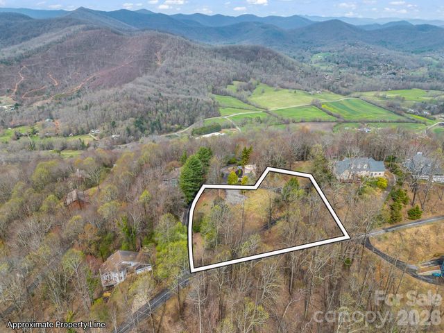 5 Chestnut Top Circle, Mills River, NC 28759