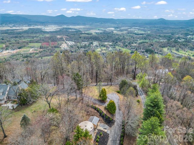 5 Chestnut Top Circle, Mills River, NC 28759