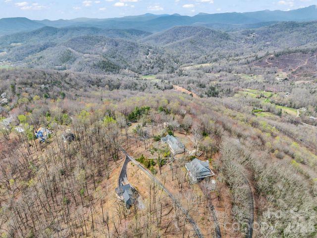 5 Chestnut Top Circle, Mills River, NC 28759