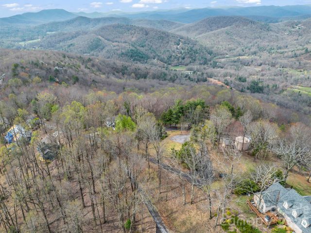 5 Chestnut Top Circle, Mills River, NC 28759