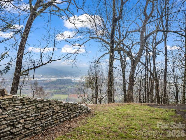 5 Chestnut Top Circle, Mills River, NC 28759