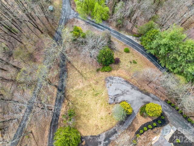 5 Chestnut Top Circle, Mills River, NC 28759