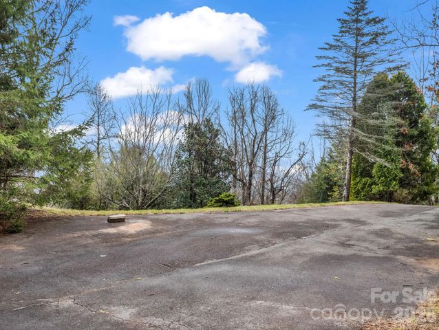 5 Chestnut Top Circle, Mills River, NC 28759