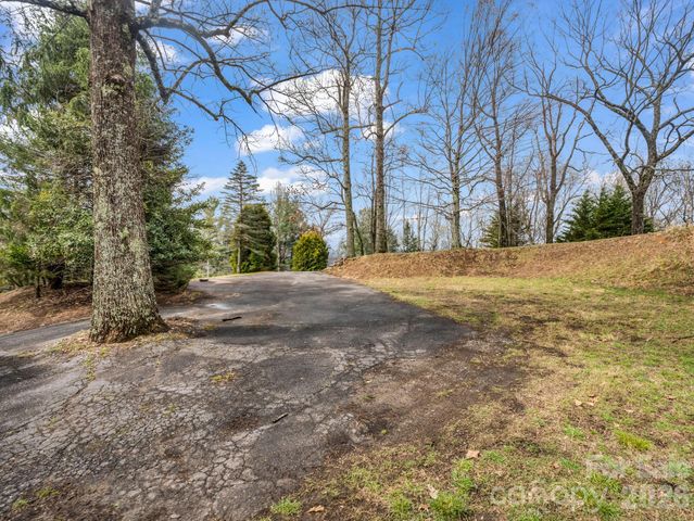 5 Chestnut Top Circle, Mills River, NC 28759