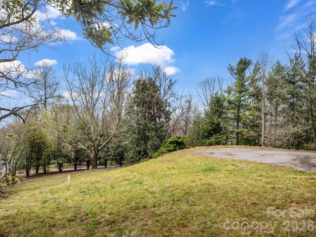 5 Chestnut Top Circle, Mills River, NC 28759