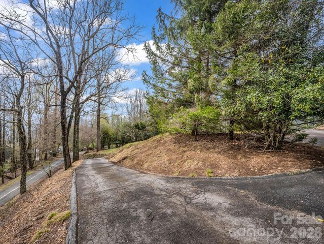 5 Chestnut Top Circle, Mills River, NC 28759
