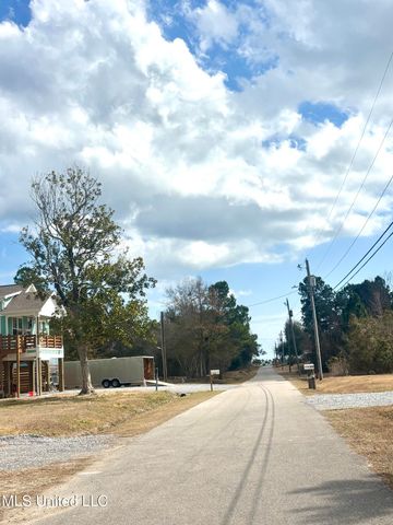318 Hillcrest Street, Waveland, MS 39576