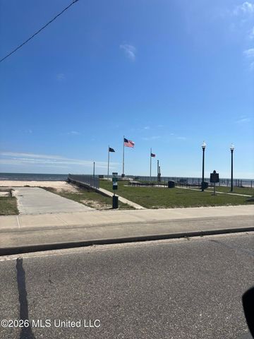 318 Hillcrest Street, Waveland, MS 39576