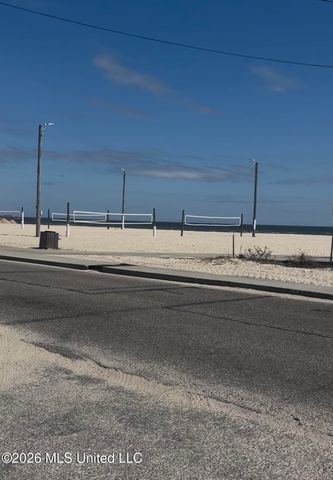 318 Hillcrest Street, Waveland, MS 39576