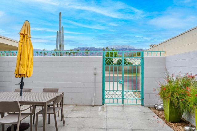 70 Lakeview Drive, Palm Springs, CA 92264