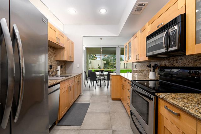 70 Lakeview Drive, Palm Springs, CA 92264