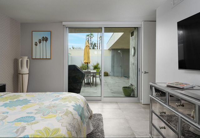 70 Lakeview Drive, Palm Springs, CA 92264